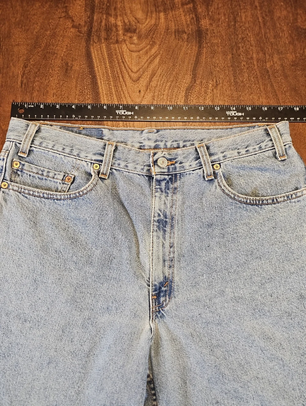 Levi 550 Shorts Relaxed Fit Thrashed Light Wash Size 36